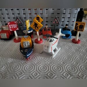 Thomas & Friends Toy Vehicle Set & Road Signs